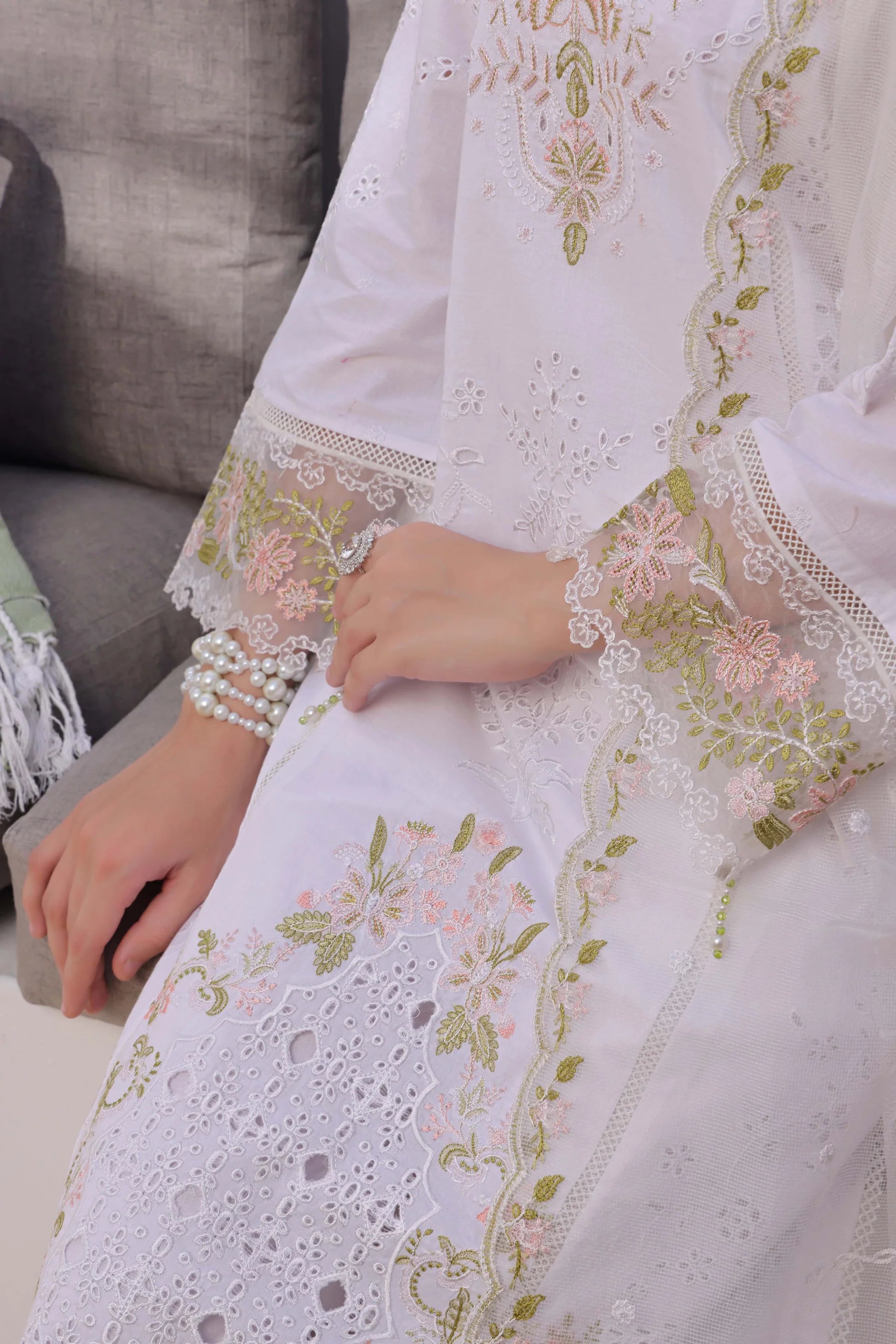 Liraz – Ayzel (Original Pakistani)